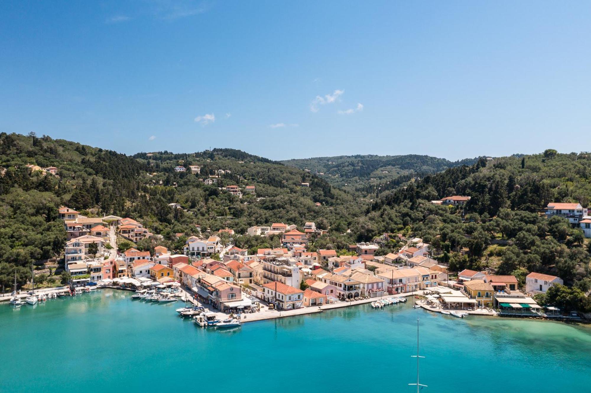 Agaloula Centrally Located Apartments, Lakka エクステリア 写真