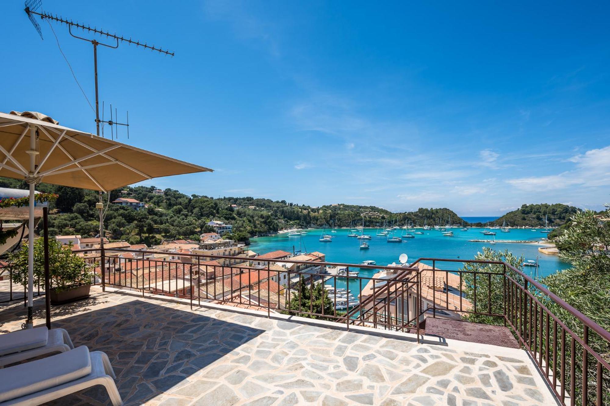 Agaloula Centrally Located Apartments, Lakka エクステリア 写真