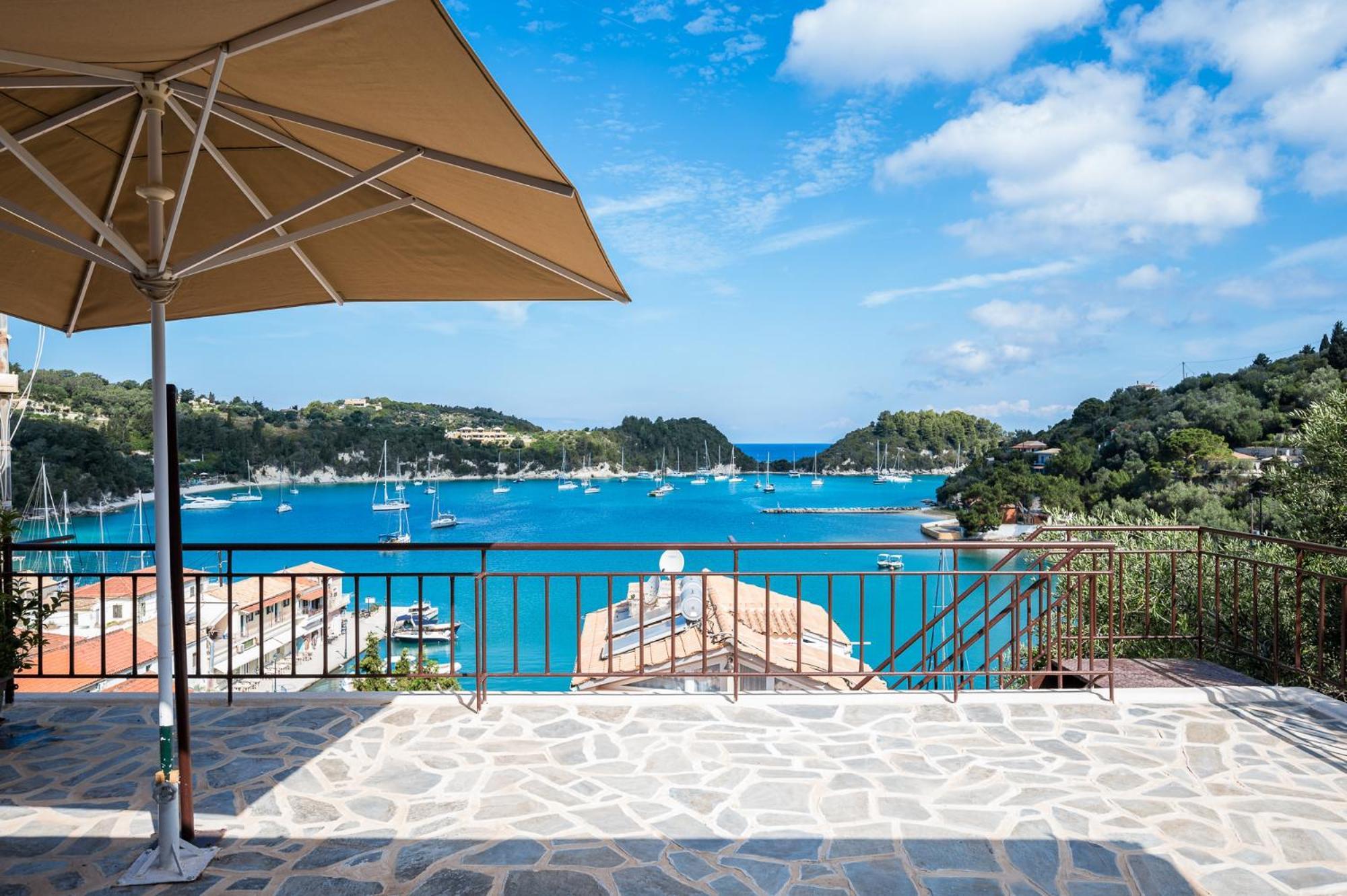 Agaloula Centrally Located Apartments, Lakka エクステリア 写真
