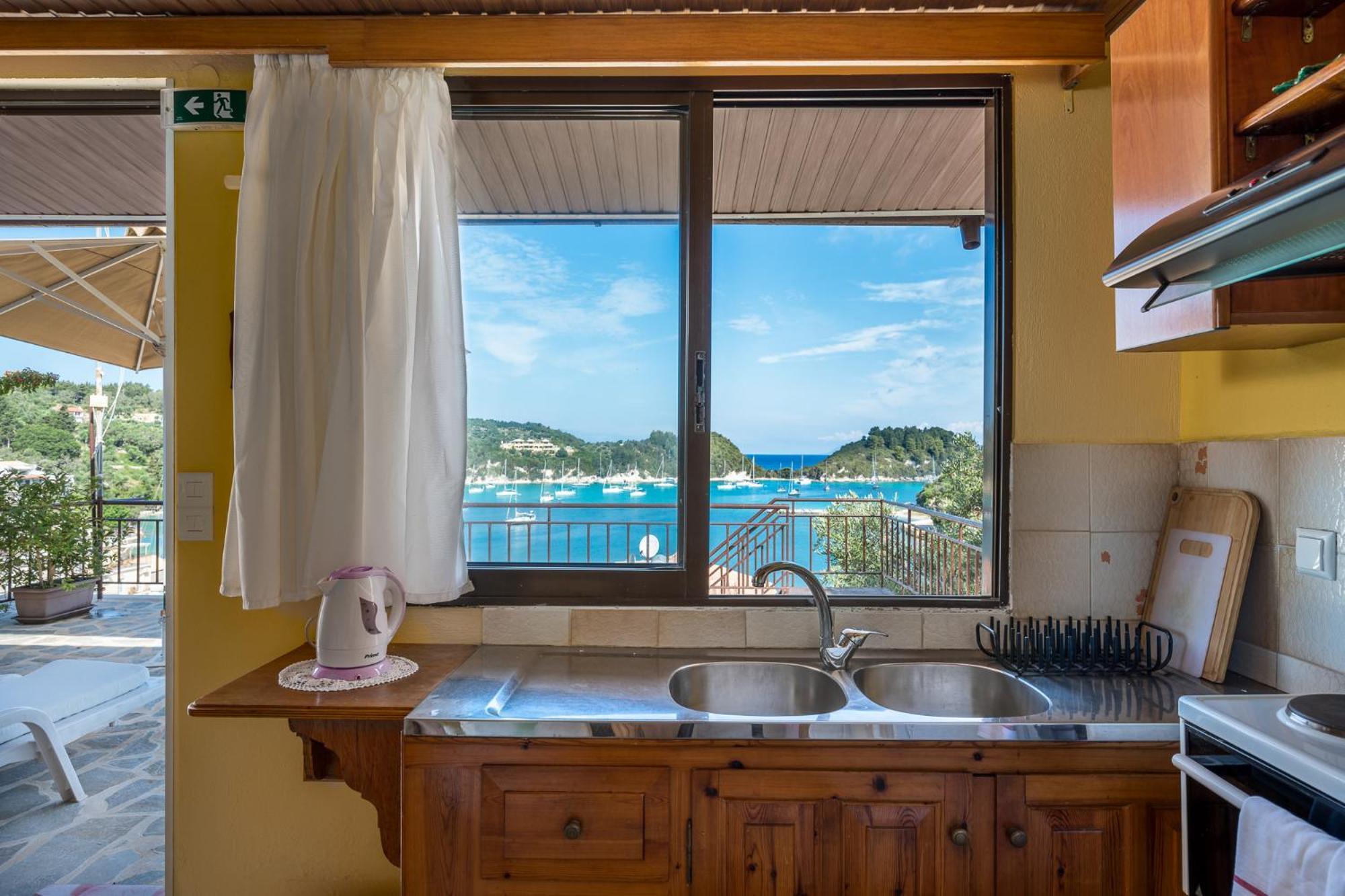 Agaloula Centrally Located Apartments, Lakka エクステリア 写真