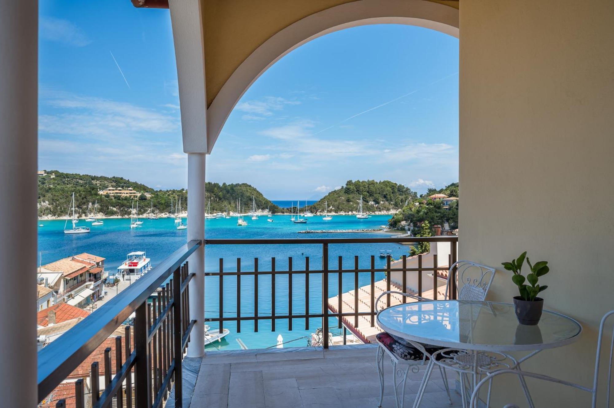 Agaloula Centrally Located Apartments, Lakka エクステリア 写真