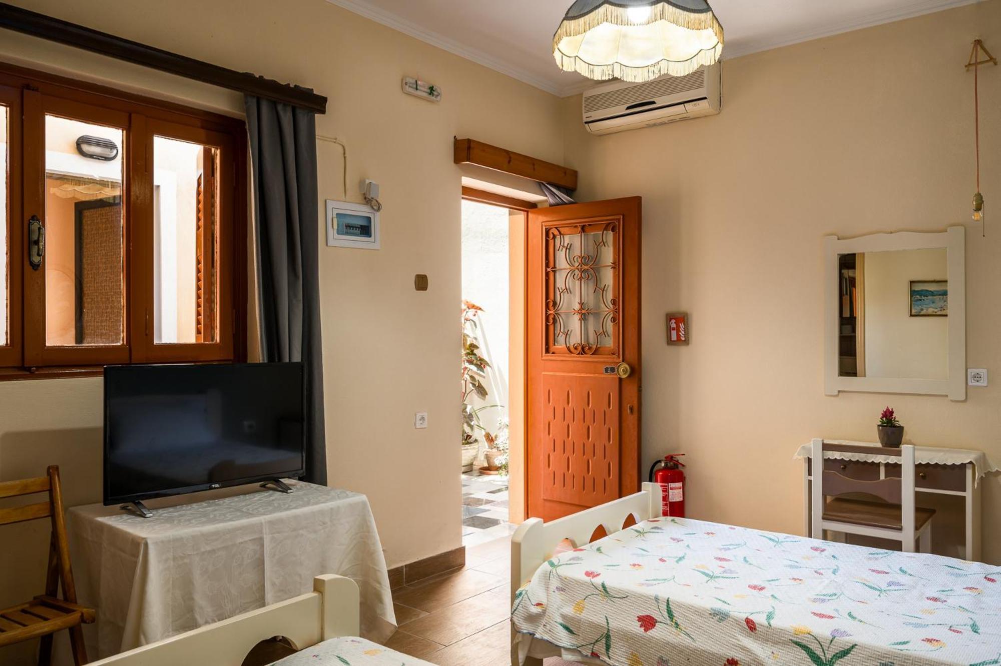 Agaloula Centrally Located Apartments, Lakka エクステリア 写真