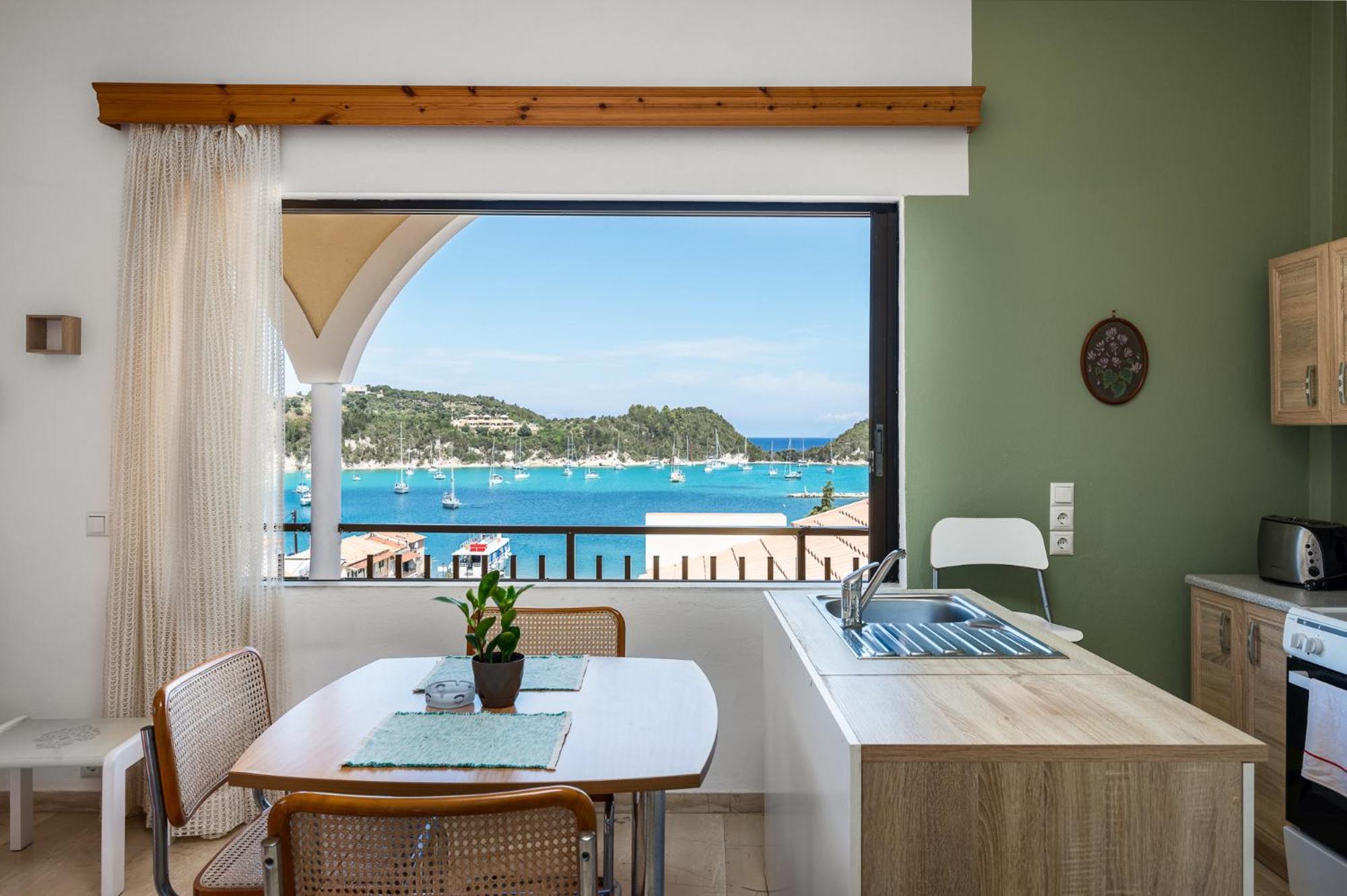Agaloula Centrally Located Apartments, Lakka エクステリア 写真