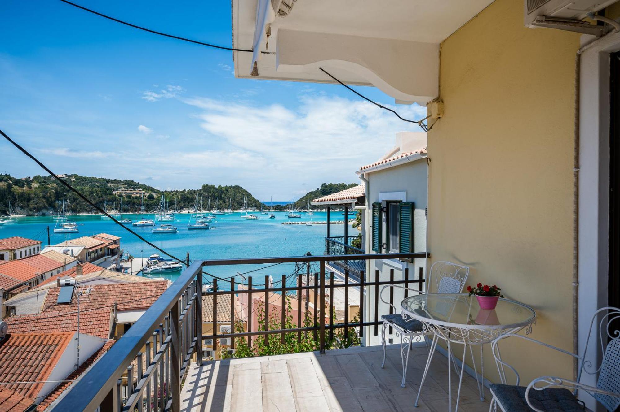 Agaloula Centrally Located Apartments, Lakka エクステリア 写真