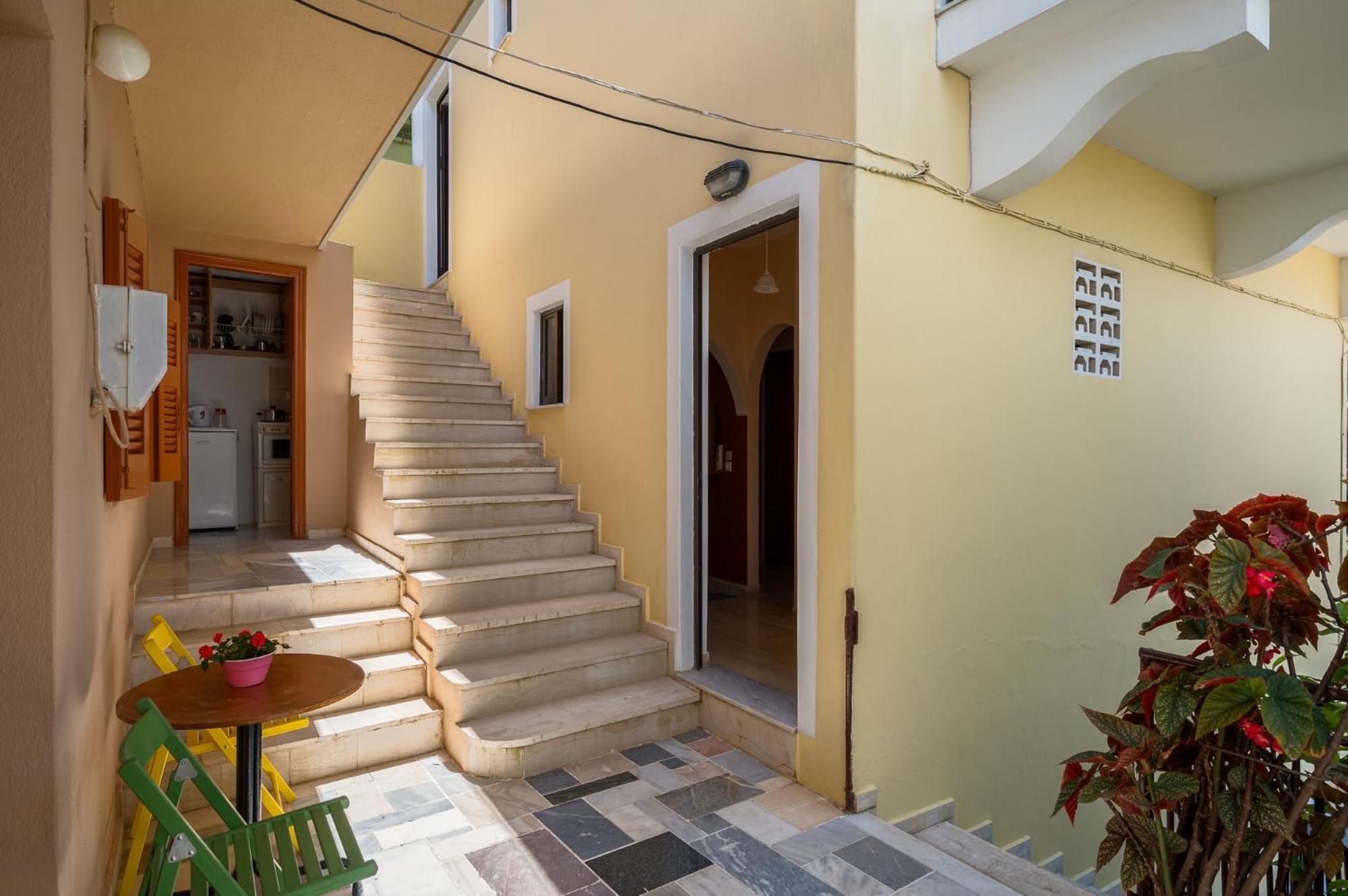 Agaloula Centrally Located Apartments, Lakka エクステリア 写真