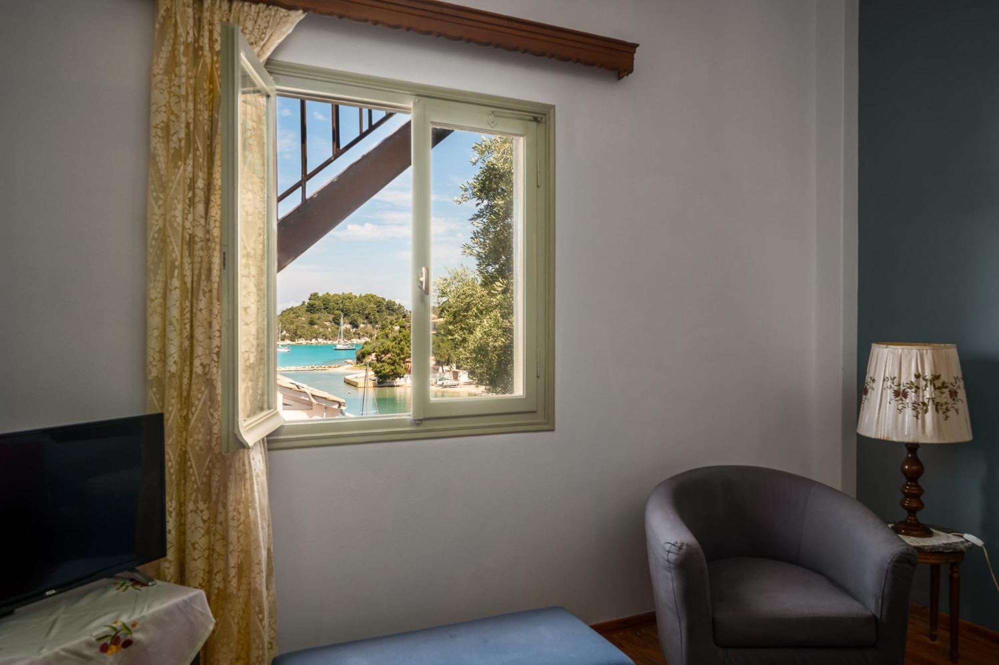 Agaloula Centrally Located Apartments, Lakka エクステリア 写真
